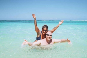 Punta Cana: Festa de barco com mergulho com snorkel e parada na piscina natural