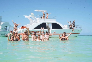 Punta Cana: Festa de barco com mergulho com snorkel e parada na piscina natural