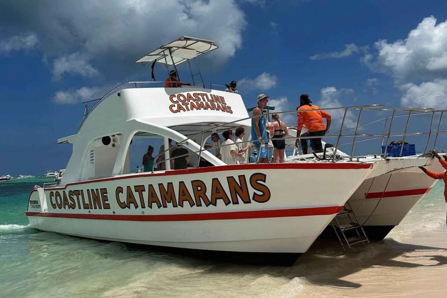 Punta Cana: Booze Cruise with Snorkel and Natural Pool Stop