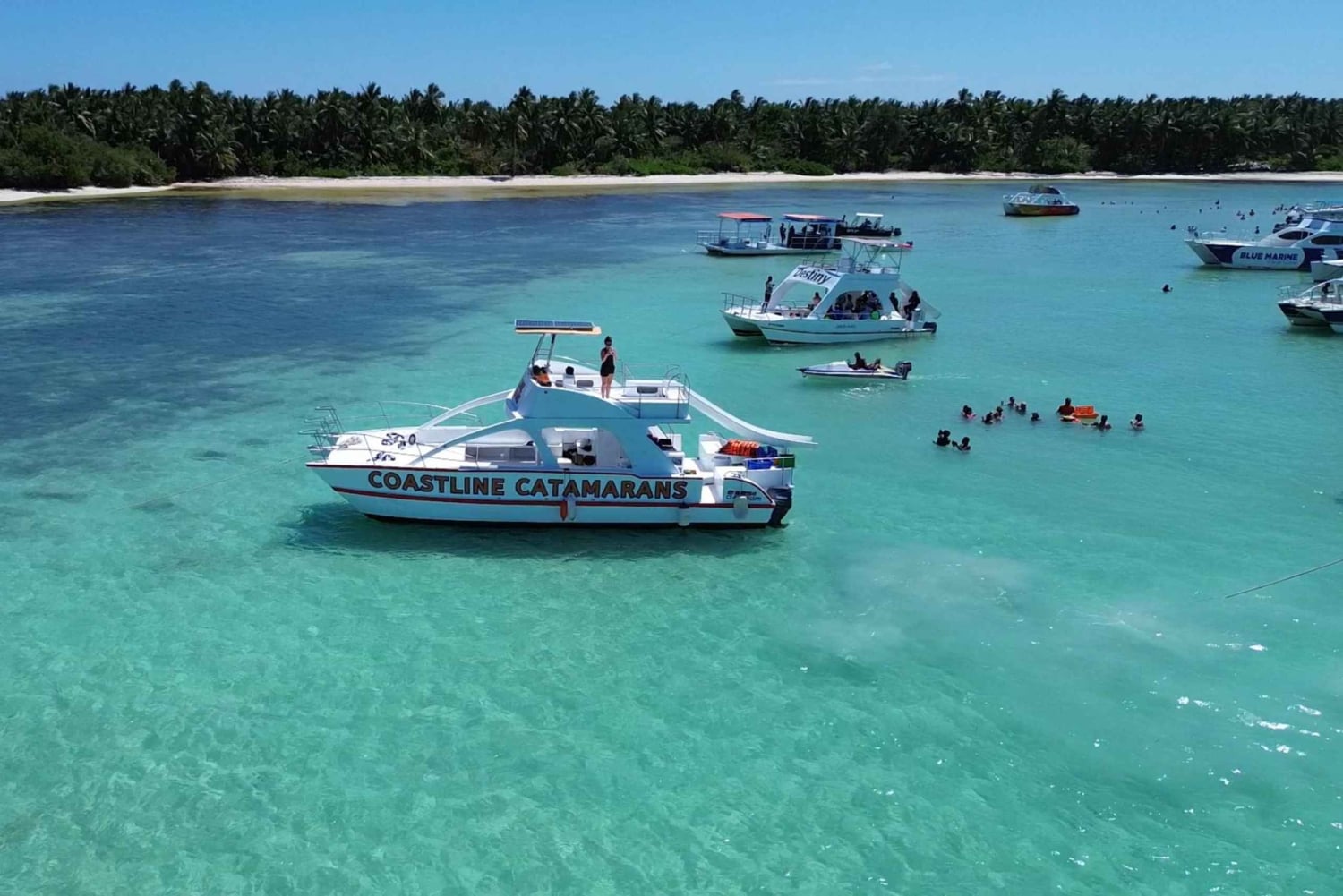 Punta Cana: Booze Cruise with Snorkel and Natural Pool Stop