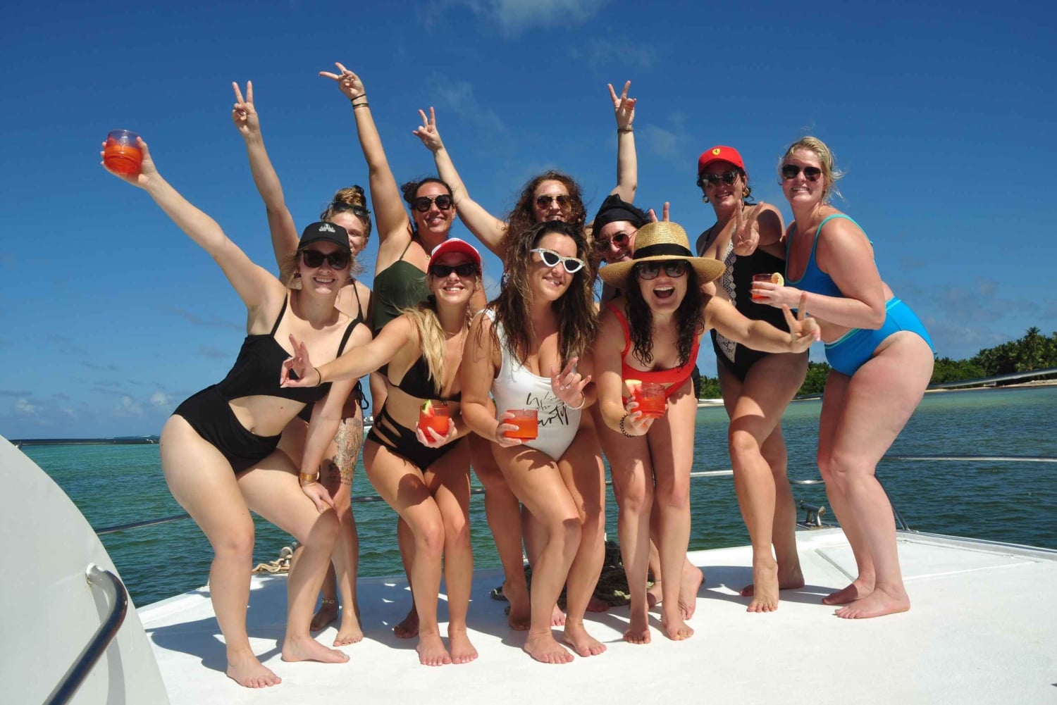 Punta Cana: Booze Cruise with Snorkel and Natural Pool Stop