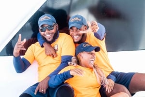 Punta Cana: Booze Cruise with Snorkel and Natural Pool Stop