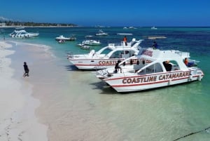 Punta Cana: Booze Cruise with Snorkel and Natural Pool Stop