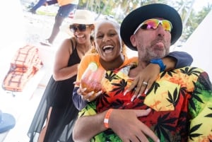 Punta Cana: Booze Cruise with Snorkel and Natural Pool Stop