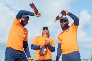 Punta Cana: Booze Cruise with Snorkel and Natural Pool Stop