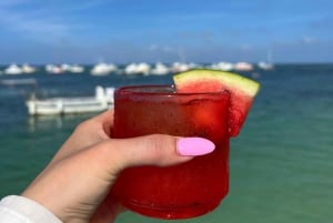 Punta Cana: Booze Cruise with Snorkel and Natural Pool Stop