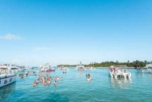 Punta Cana: Booze Cruise with Snorkel and Natural Pool Stop