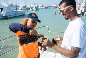 Punta Cana: Booze Cruise with Snorkel and Natural Pool Stop