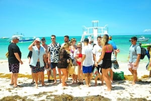 Punta Cana: Booze Cruise with Snorkel and Natural Pool Stop