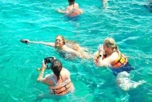 Punta Cana: Booze Cruise with Snorkel and Natural Pool Stop