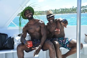 Punta Cana: Booze Cruise with Snorkel and Natural Pool Stop