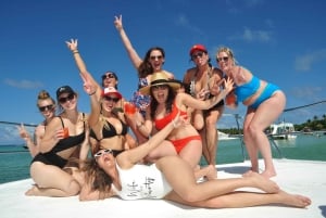 Punta Cana: Booze Cruise with Snorkel and Natural Pool Stop