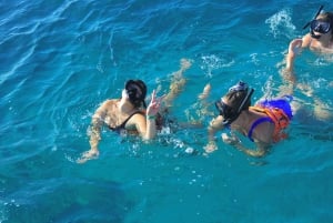 Punta Cana: Booze Cruise with Snorkel and Natural Pool Stop