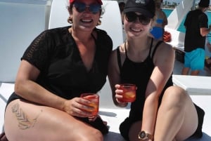 Punta Cana: Booze Cruise with Snorkel and Natural Pool Stop