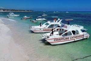 Punta Cana: Booze Cruise with Snorkel and Natural Pool Stop