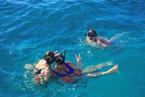Punta Cana: Booze Cruise with Snorkel and Natural Pool Stop