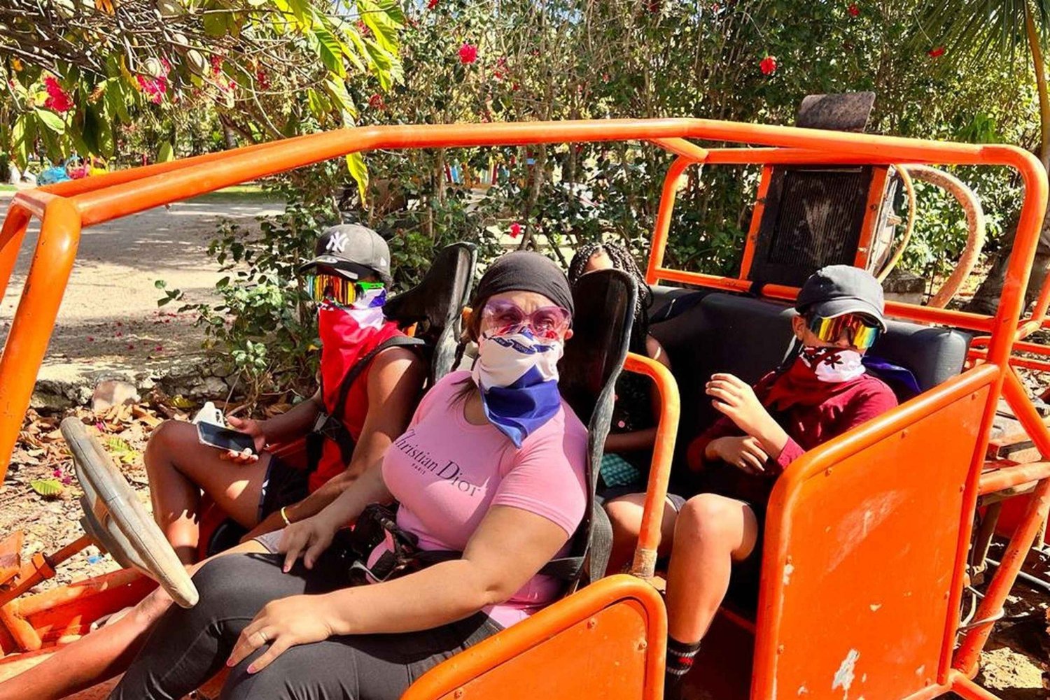 Punta Cana: Cana Cana: Buggy Tour luola-altaalla ja suklaan maistelu