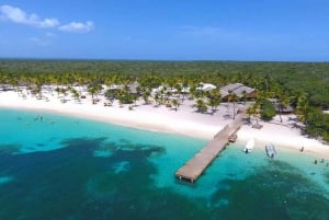 Punta Cana: Catalina Island Catamaran Cruise with Lunch
