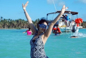 Punta Cana: Katamaranbåt til Saona-øya med lunsjbuffé