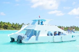 Punta Cana: Katamaranbåt til Saona-øya med lunsjbuffé