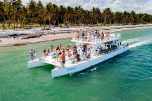 Punta Cana: Katamaraaniristeily snorklauksella ja avoimella baarilla
