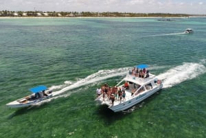 Punta Cana: Katamaraaniristeily snorklauksella ja avoimella baarilla