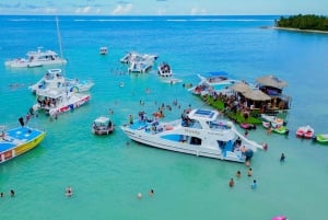 Punta Cana: Barco de festa com mergulho, bebidas e hip hop