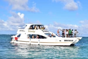 Punta Cana: Barco de festa com mergulho, bebidas e hip hop