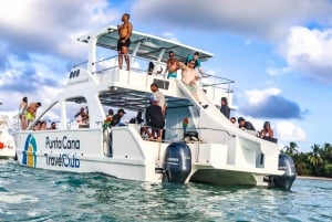 Punta Cana: Barco de festa com mergulho, bebidas e hip hop