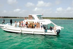 Punta Cana: Barco de festa com mergulho, bebidas e hip hop