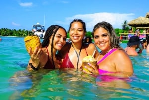 Punta Cana: Barco de festa com mergulho, bebidas e hip hop