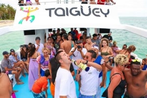 Punta Cana: Catamaran Tour with Taiguey Emotion Show