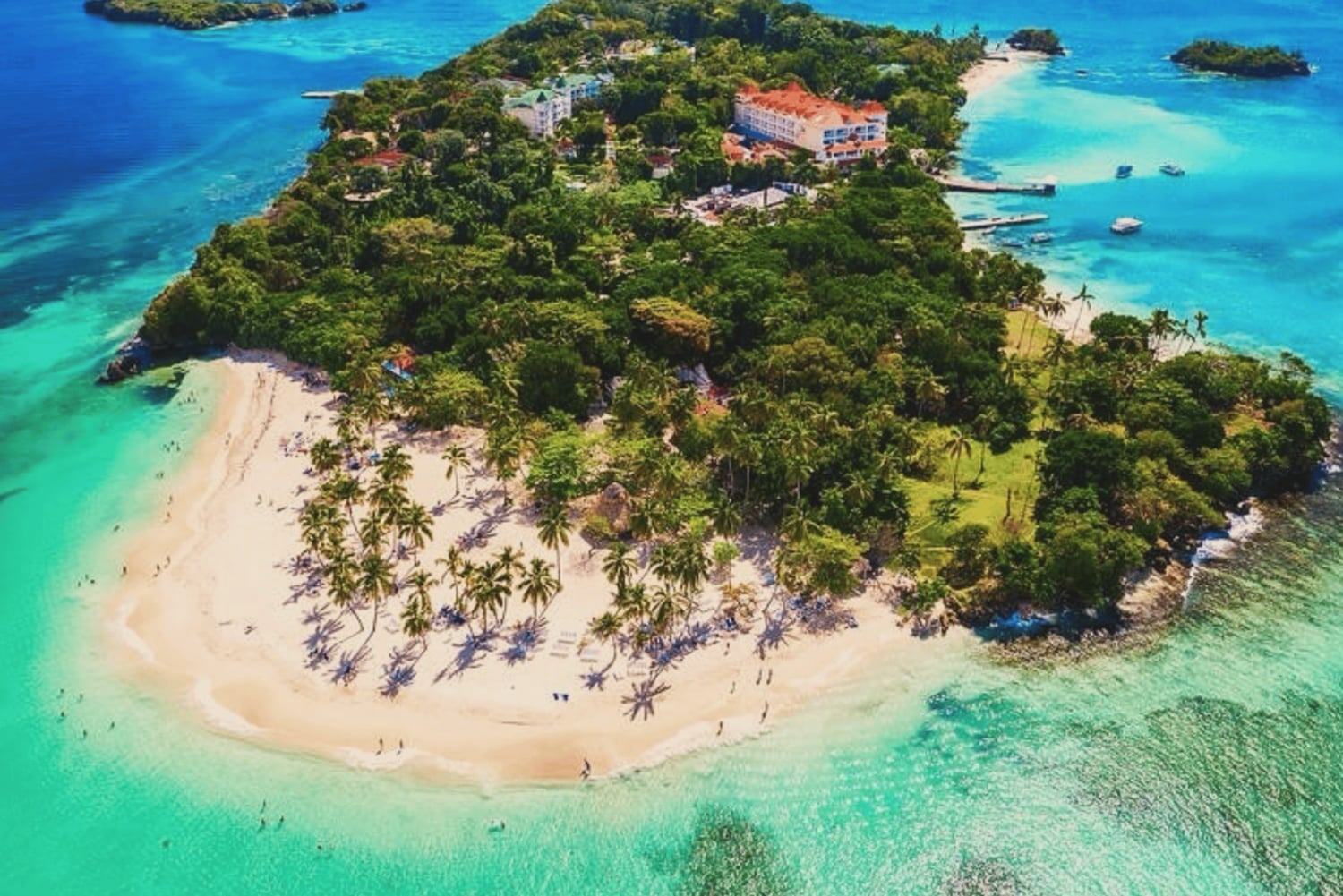 Punta Cana: Cayo Levantado & El Limon Waterfall Tour