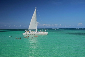 Crucero a vela con hora feliz en Punta Cana