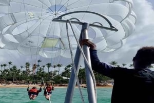 Punta Cana: Hotel Pickup and Parasailing Adventure