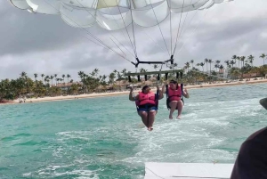 Punta Cana: Hotel Pickup and Parasailing Adventure