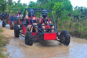 Punta Cana: ATV 4x4-seikkailu Macaon rannalla pienillä ryhmillä ja nouto