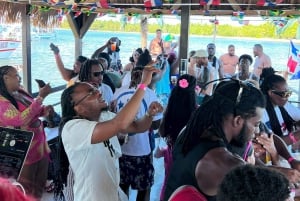 Punta Cana: barco de festa jamaicano com bar aberto e DJ (adultos)