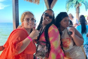 Punta Cana: barco de festa jamaicano com bar aberto e DJ (adultos)