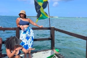 Punta Cana: barco de festa jamaicano com bar aberto e DJ (adultos)
