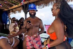 Punta Cana: barco de festa jamaicano com bar aberto e DJ (adultos)