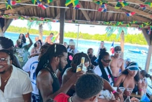 Punta Cana: barco de festa jamaicano com bar aberto e DJ (adultos)