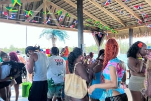 Punta Cana: barco de festa jamaicano com bar aberto e DJ (adultos)