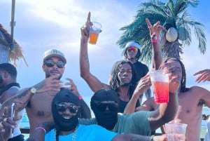 Punta Cana: barco de festa jamaicano com bar aberto e DJ (adultos)