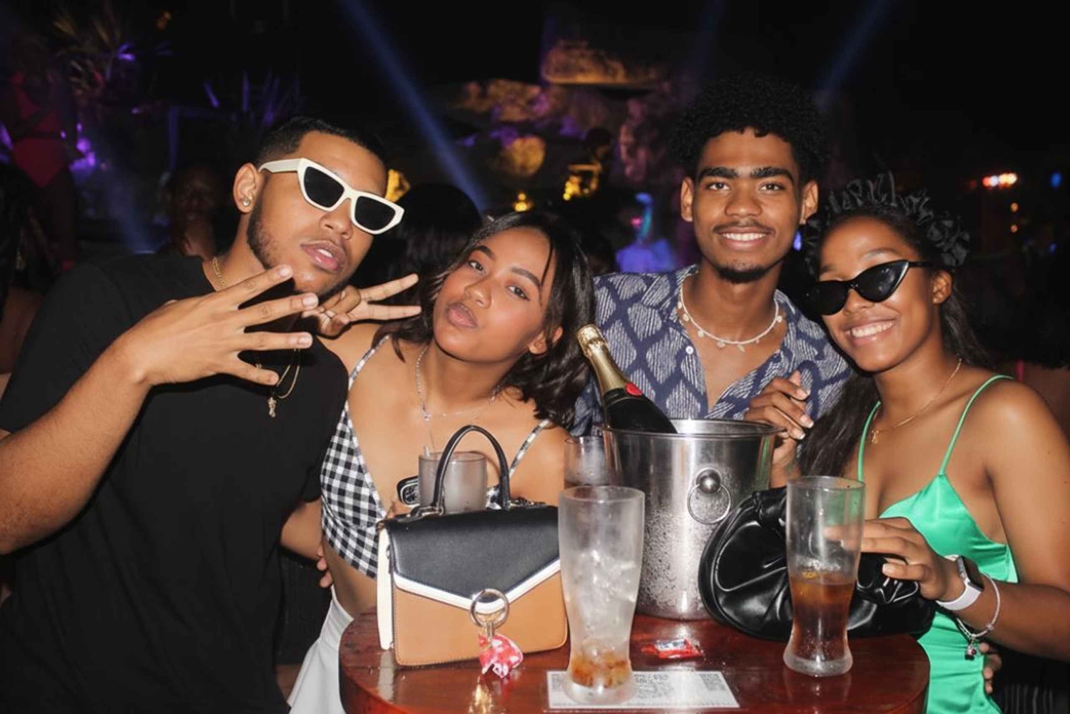 Punta Cana: Maroca VIP Table Service with Bottle & Transport