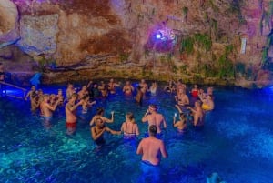 Punta Cana Night Buggy, Cenote Swim, Middag, Karnevalshow