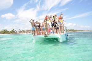 Punta Cana: Parasailing and Snorkeling Cruise with Open Bar