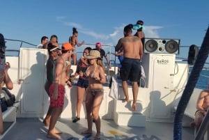 Punta Cana: Party Boat and Snorkeling Adventure