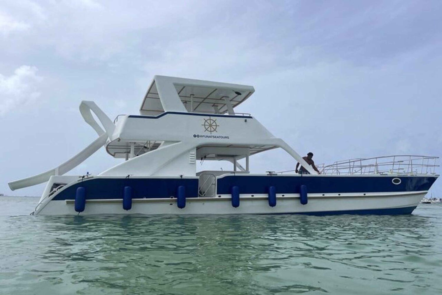 Punta Cana: Party Boat Cruise with Snorkeling & Drinks