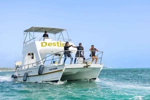 Barco de festa em Punta Cana com snorkeling e bar aberto incluídos